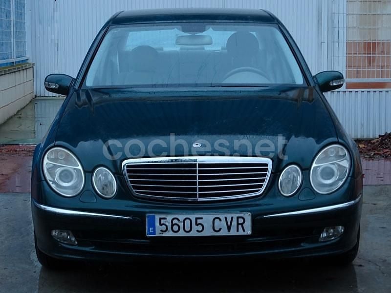 Usado Mercedes E220 Elegance 150 CV (110 kW) 2003 Verde Familiar
