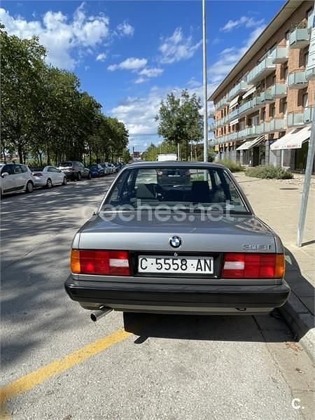 Usado BMW 318 115 CV (84 kW) 1989 Gris / plata Berlina