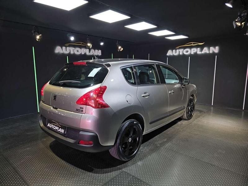 Usado Peugeot 3008 Active 111 CV (81 kW) 2012 Beige Monovolumen