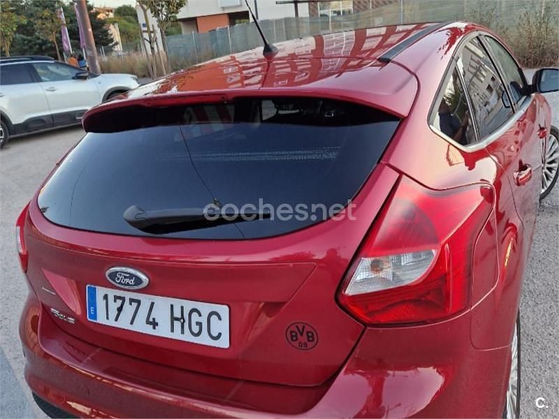 Usado Ford Focus Sport 115 CV (84 kW) 2011 Rojo Berlina