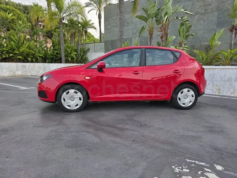 Usado Seat Ibiza Reference 85 CV (62 kW) 2010 Rojo Berlina