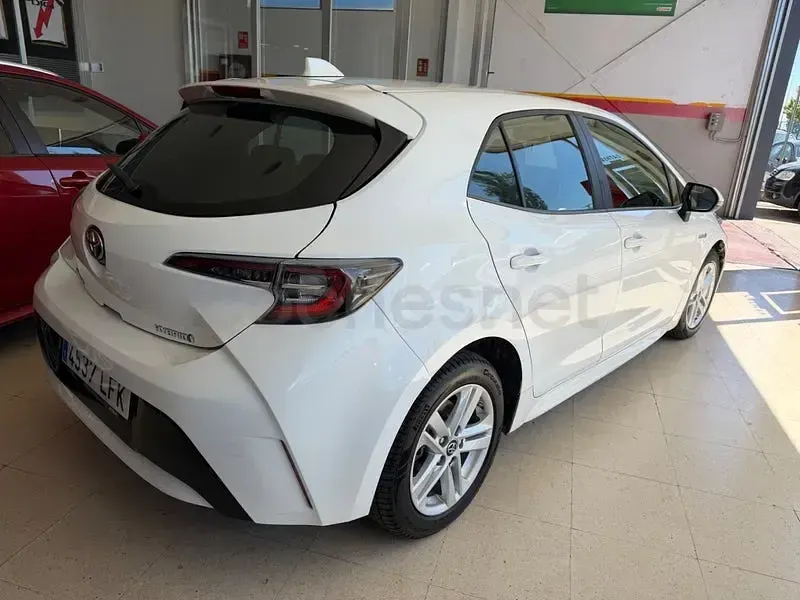 Usado Toyota Corolla Active 122 CV (89 kW) 2020 Blanco Berlina