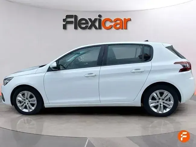 Usado Peugeot 308 Allure 130 CV (95 kW) 2021 Blanco