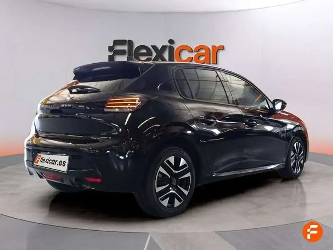 Używany Peugeot 208 Allure 101 KM (74 kW) 2025 Czarny Hatchback
