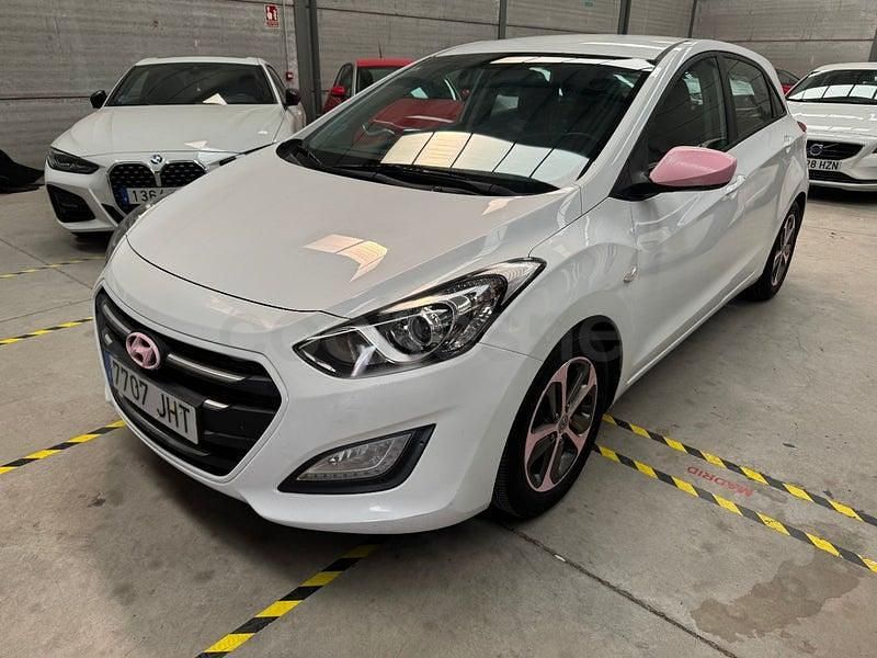 Usado Hyundai i30 110 CV (80 kW) 2015 Blanco Berlina