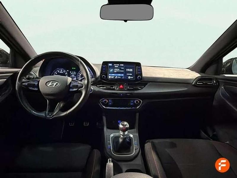 Usado Hyundai i30 N Line 120 CV (88 kW) 2023 Gris Berlina