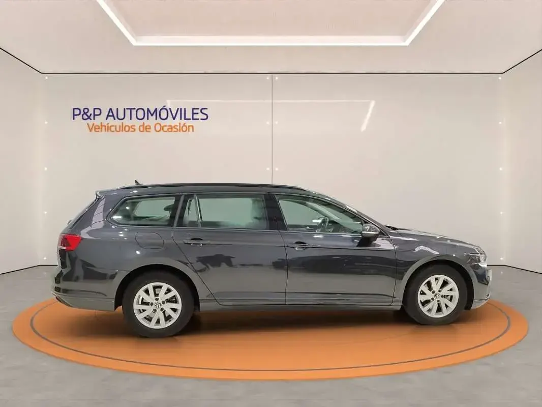 Usado VW Passat Business 122 CV (89 kW) 2021 Gris Familiar