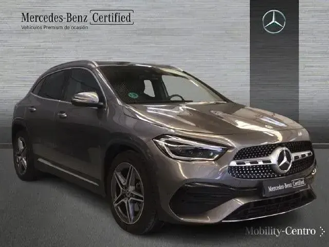 Usado Mercedes GLA200 150 CV (110 kW) 2023 Gris montaña SUV