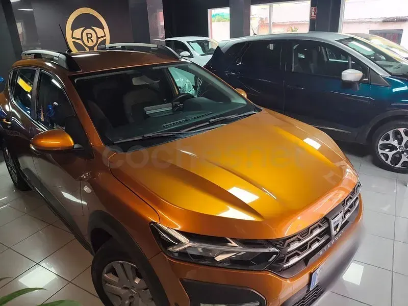 Usado Dacia Sandero Expression 91 CV (66 kW) 2022 Naranja Berlina