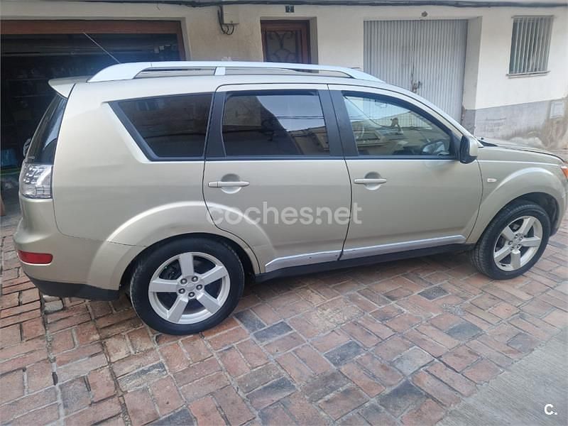 Usado Mitsubishi Outlander 140 CV (102 kW) 2008 Beige SUV