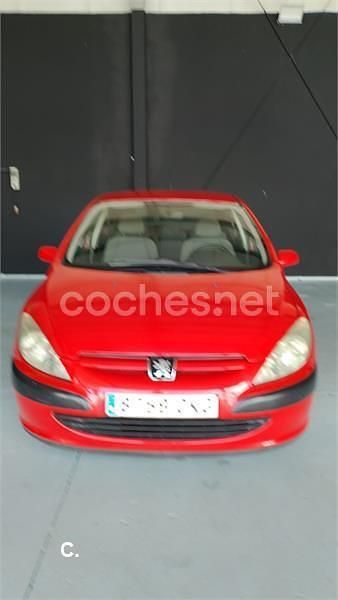 Usado Peugeot 307 110 CV (80 kW) 2003 Rojo Berlina