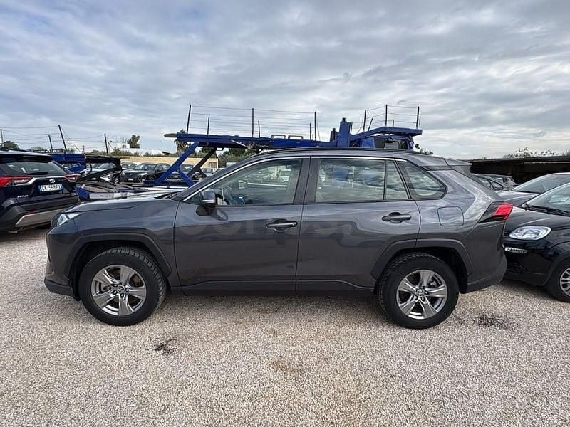 Usado Toyota RAV4 Hybrid Business Edition 218 CV (160 kW) 2022 Gris / plata SUV