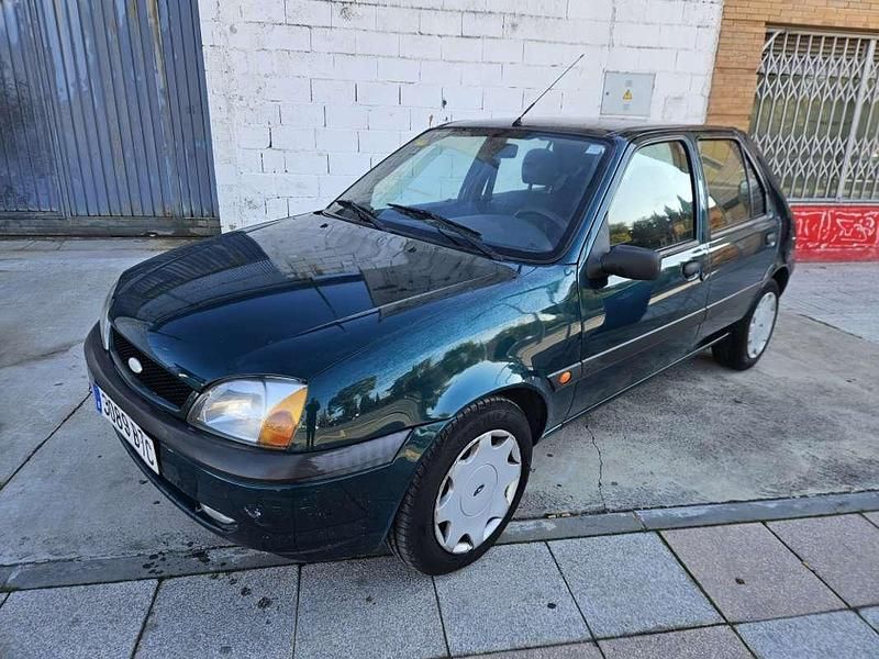 Usado Ford Fiesta Ambiente 69 CV (50 kW) 2002 Verde Utilitario