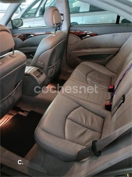 Usado Mercedes E320 Classic 224 CV (164 kW) 2003 Beige Berlina