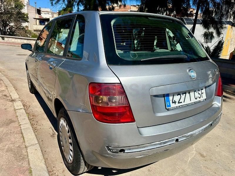 Usado Fiat Stilo 115 CV (84 kW) 2004 Gris / plata Berlina
