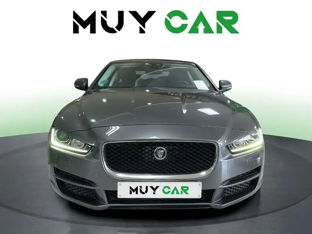Usado Jaguar XE Pure 179 CV (131 kW) 2018 Gris Berlina