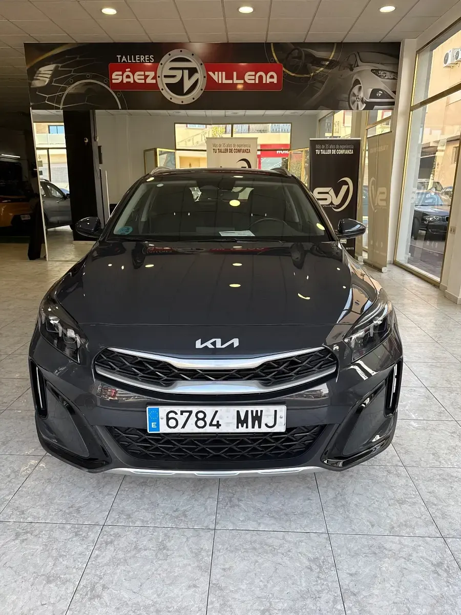 Usado Kia XCeed 100 CV (73 kW) 2024 Beige SUV