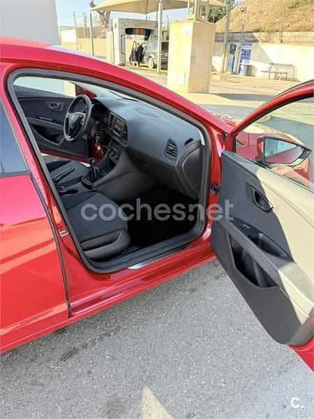 Usado Seat Leon CONNECT 110 CV (80 kW) 2015 Rojo Berlina