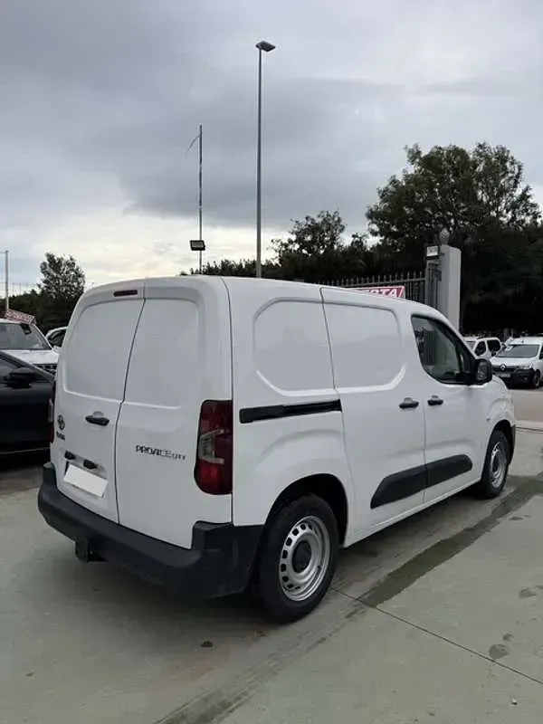 Usado Toyota Proace City City 76 CV (55 kW) 2020 Blanco Monovolumen