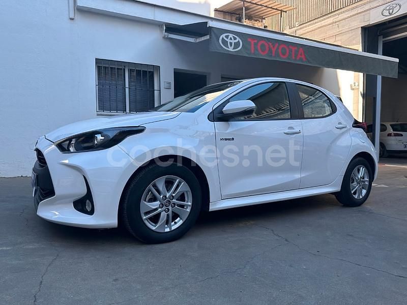 Blanco Usado 2021 Toyota Yaris Hybrid Active Berlina | 20.400 € (Precio justo) - Imagen 1/4