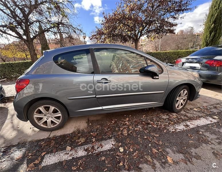 Usado Peugeot 207 110 CV (80 kW) 2007 Gris / plata Berlina