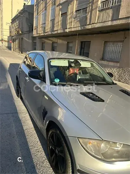 Usado BMW 118 143 CV (105 kW) 2010 Gris / plata Utilitario