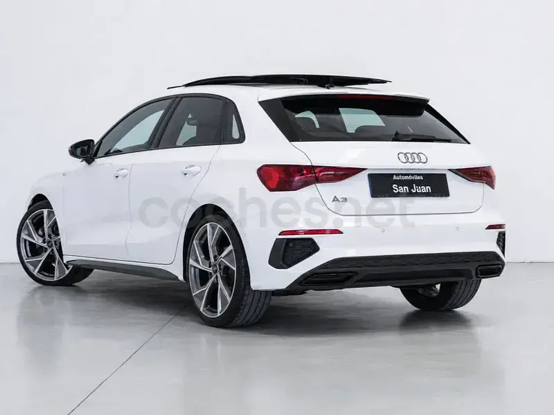 Usado Audi A3 Ambiente 150 CV (110 kW) 2021 Blanco Berlina