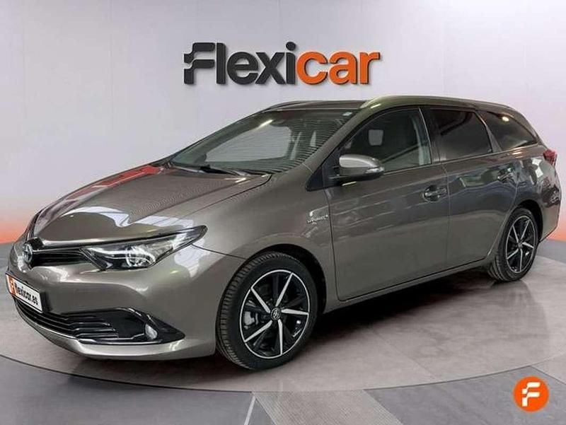 Usado Toyota Auris Touring Sports Edition 136 CV (100 kW) 2018 Marrón Familiar