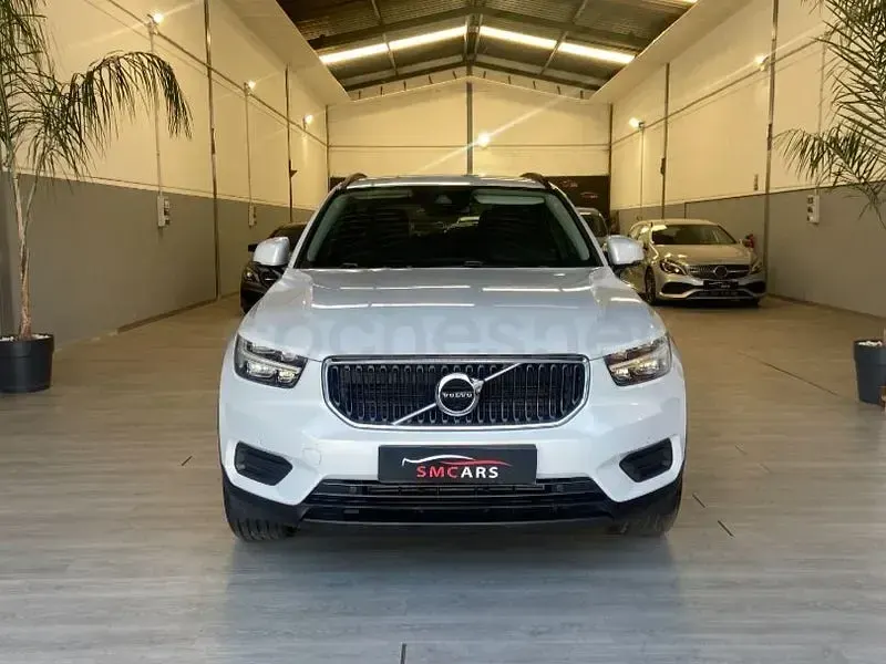 Usado Volvo XC40 Momentum 156 CV (114 kW) 2020 Gris / plata SUV