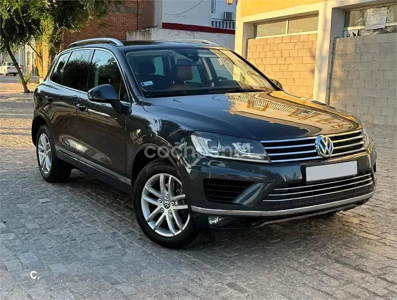 Usado VW Touareg R-line 262 CV (192 kW) 2016 Gris / plata SUV