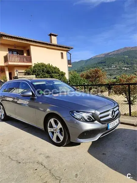 Usado Mercedes E200 150 CV (110 kW) 2017 Gris / plata Familiar