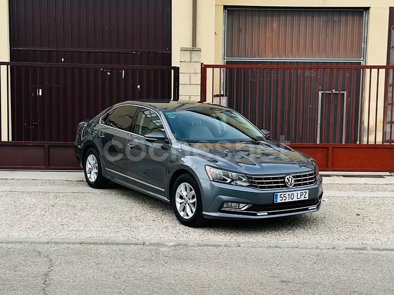 Usado VW Passat Sportline 180 CV (132 kW) 2017 Gris / plata Berlina