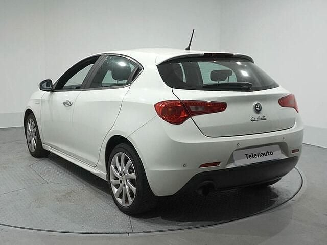 Usado Alfa Romeo Giulietta Distinctive 105 CV (77 kW) 2012 Blanco Utilitario