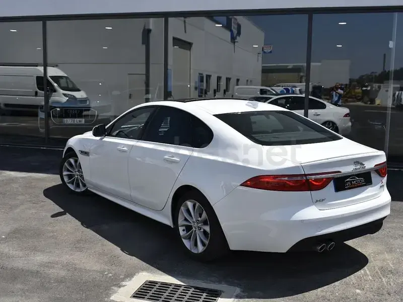 Usado Jaguar XF R-Sport 180 CV (132 kW) 2018 Blanco Berlina