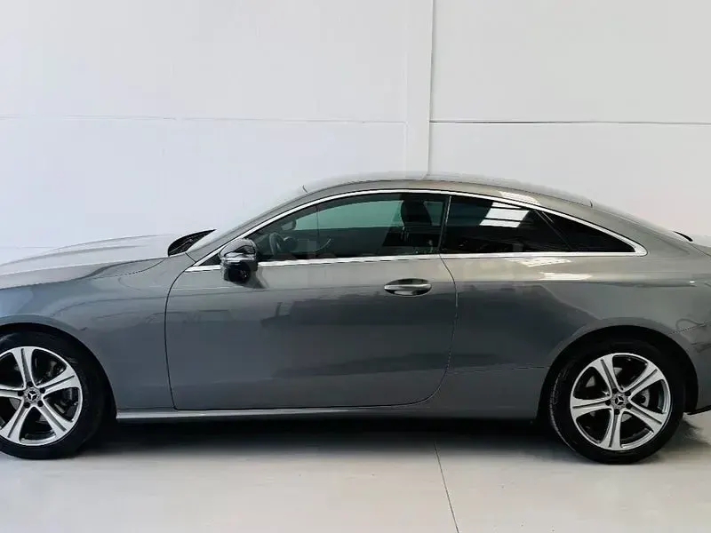 Usado Mercedes E200 184 CV (135 kW) 2017 Gris / plata Coupe