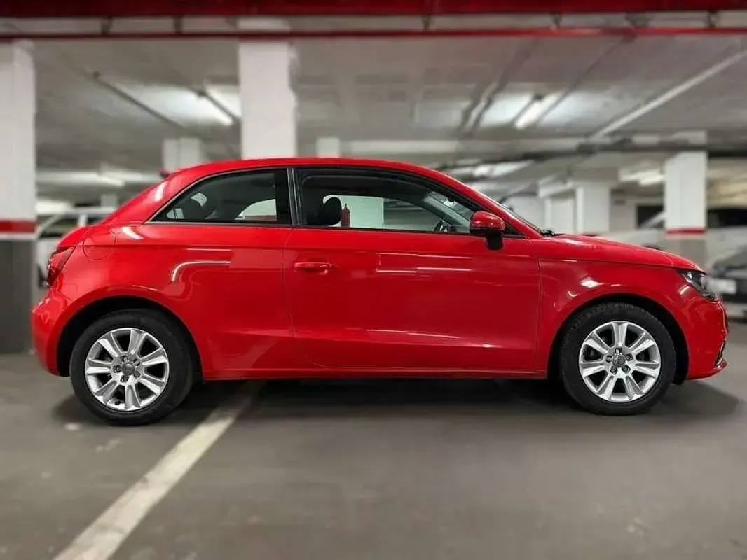 Usado Audi A1 Ambition 86 CV (63 kW) 2012 Rojo Utilitario