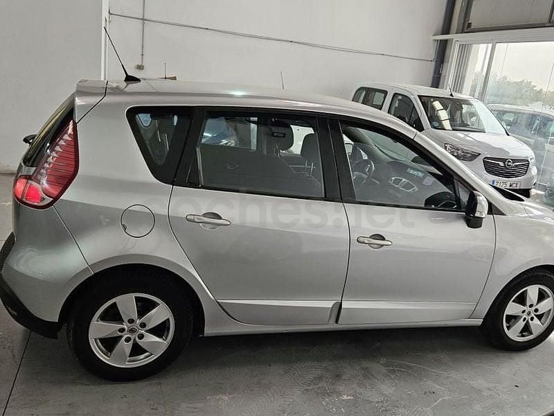 Usado Renault Scénic III Dynamique 130 CV (95 kW) 2010 Gris / plata Monovolumen