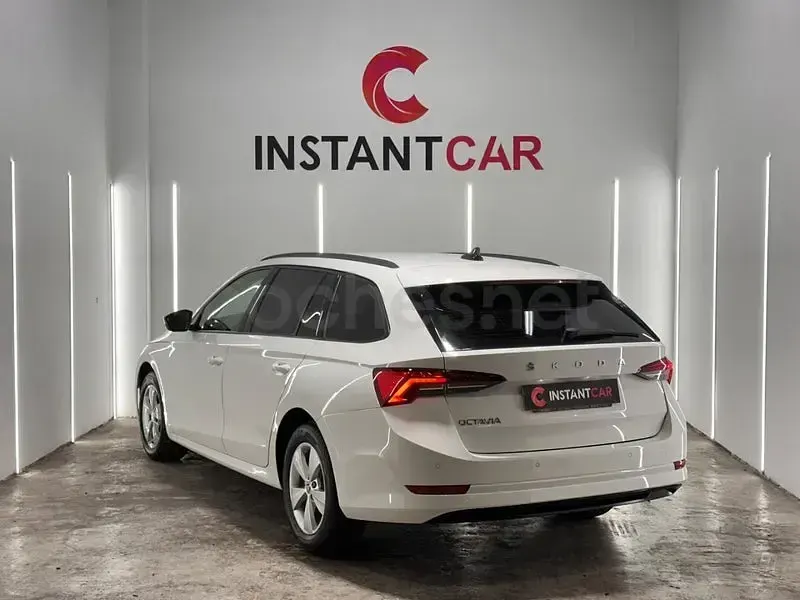 Usado Skoda Octavia 110 CV (80 kW) 2022 Blanco Familiar