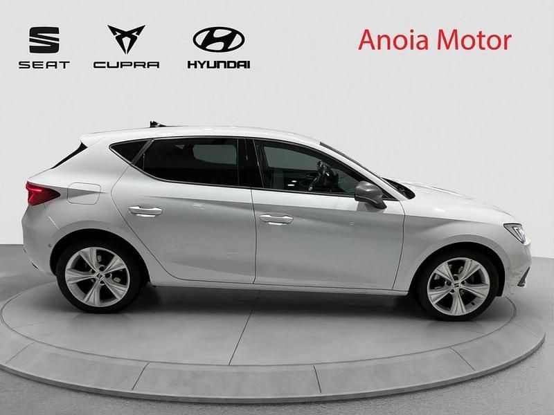 Usado Seat Leon FR 116 CV (85 kW) 2025 Blanco Berlina