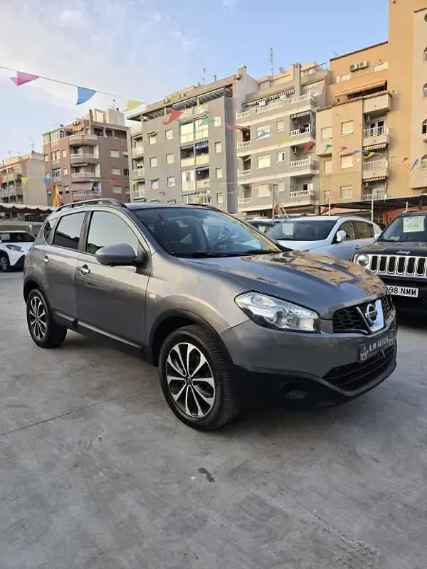 Usado Nissan Qashqai 360º 131 HP (96 kW) 2014 Cinzento SUV
