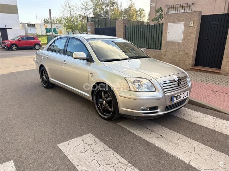 Usado Toyota Avensis Executive 116 CV (85 kW) 2005 Beige Berlina