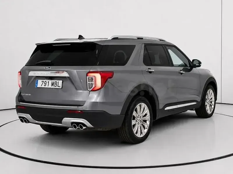 Usado Ford Explorer Platinum 457 CV (336 kW) 2022 Gris / plata SUV