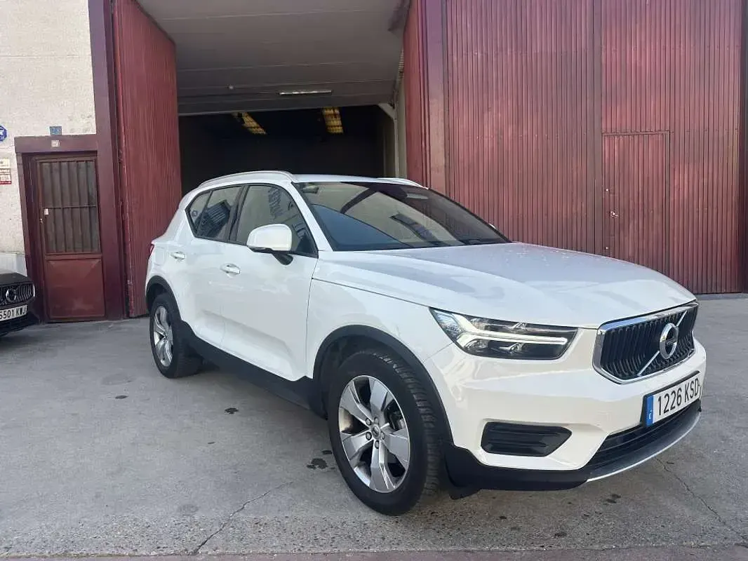 Usado Volvo XC40 Momentum 156 CV (114 kW) 2018 Blanco SUV