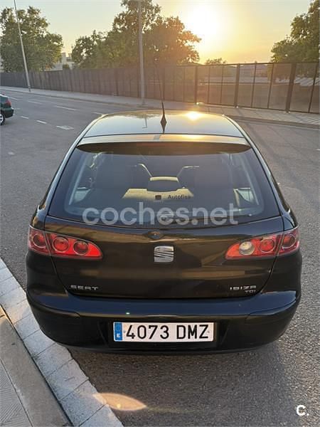Usado Seat Ibiza Sport 75 CV (55 kW) 2005 Negro Utilitario