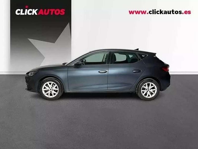 Usado Seat Leon Style 111 CV (81 kW) 2024 Gris Utilitario