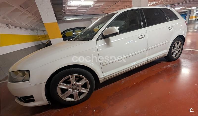 Usado Audi A3 Attraction 105 CV (77 kW) 2012 Blanco Utilitario