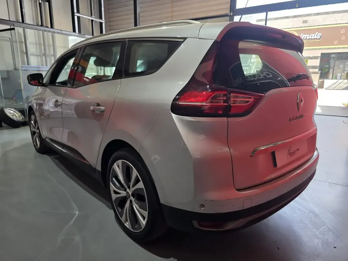 Usado Renault Grand Scénic IV Zen 140 CV (102 kW) 2020 Gris Monovolumen