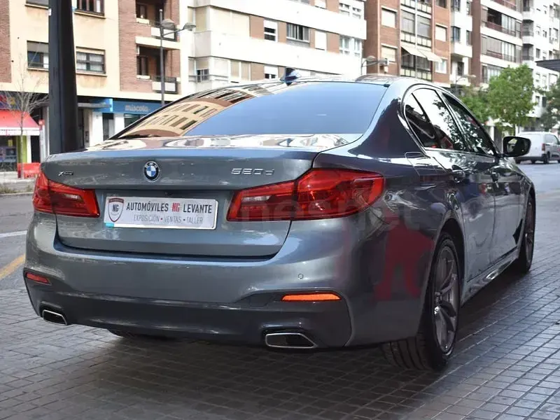 Usado BMW 520 190 CV (139 kW) 2018 Gris / plata Berlina