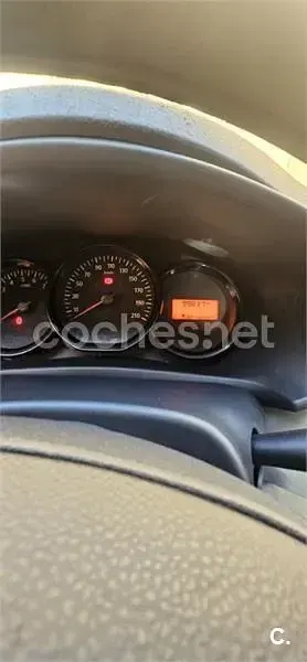 Usado Dacia Sandero Base 75 CV (55 kW) 2013 Blanco Berlina