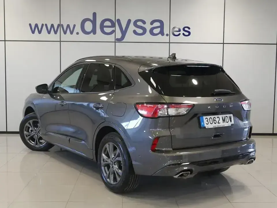 Usado Ford Kuga ST-Line X 225 CV (165 kW) 2023 Gris SUV